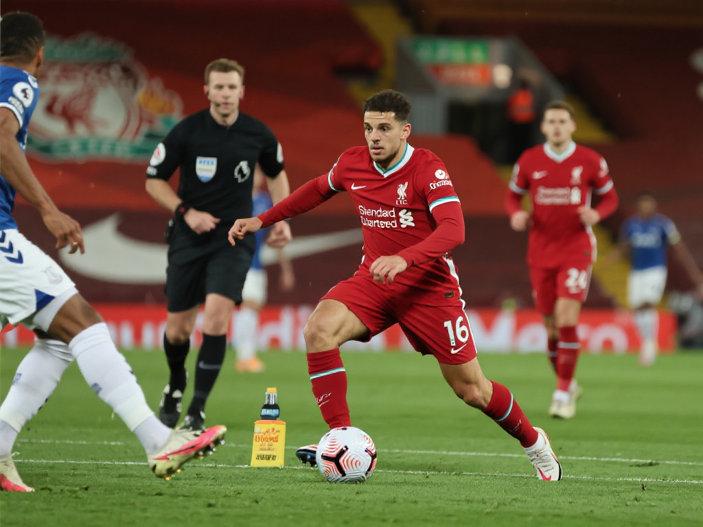 利物浦英超主场半场2球领先却失胜,队史罕见仅第三次 分析这场比赛,战术层面的问题不容忽视。下