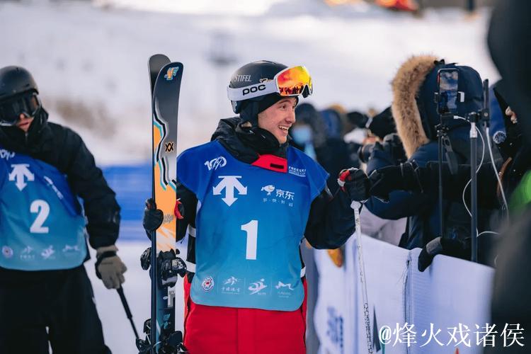 世界杯崇礼站：中国自由式滑雪空中技巧队勇夺三枚金牌